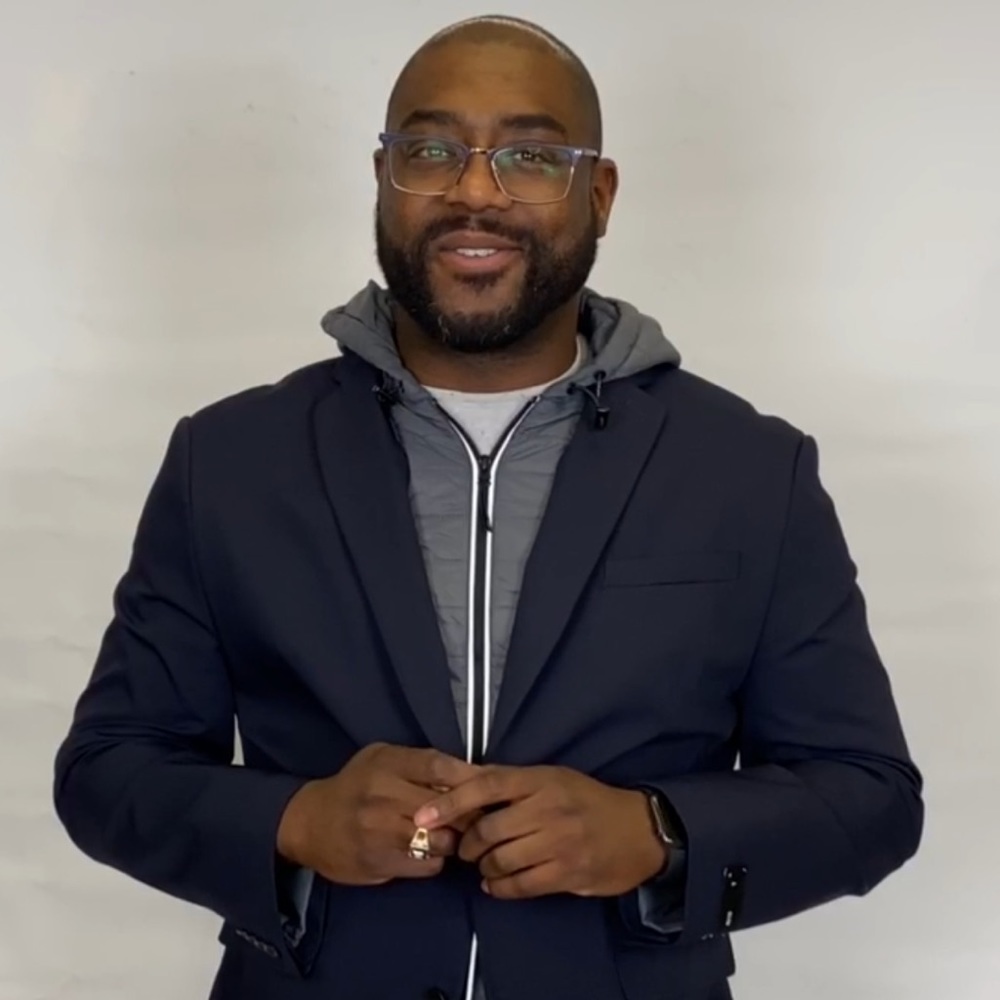 Meet your Posher, Derrick